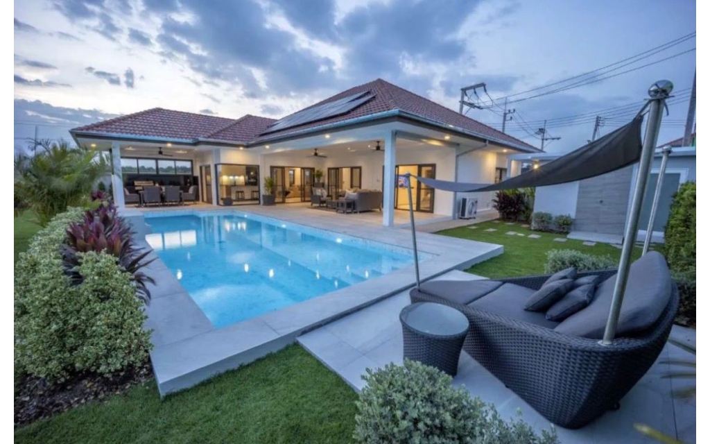 House - pool -