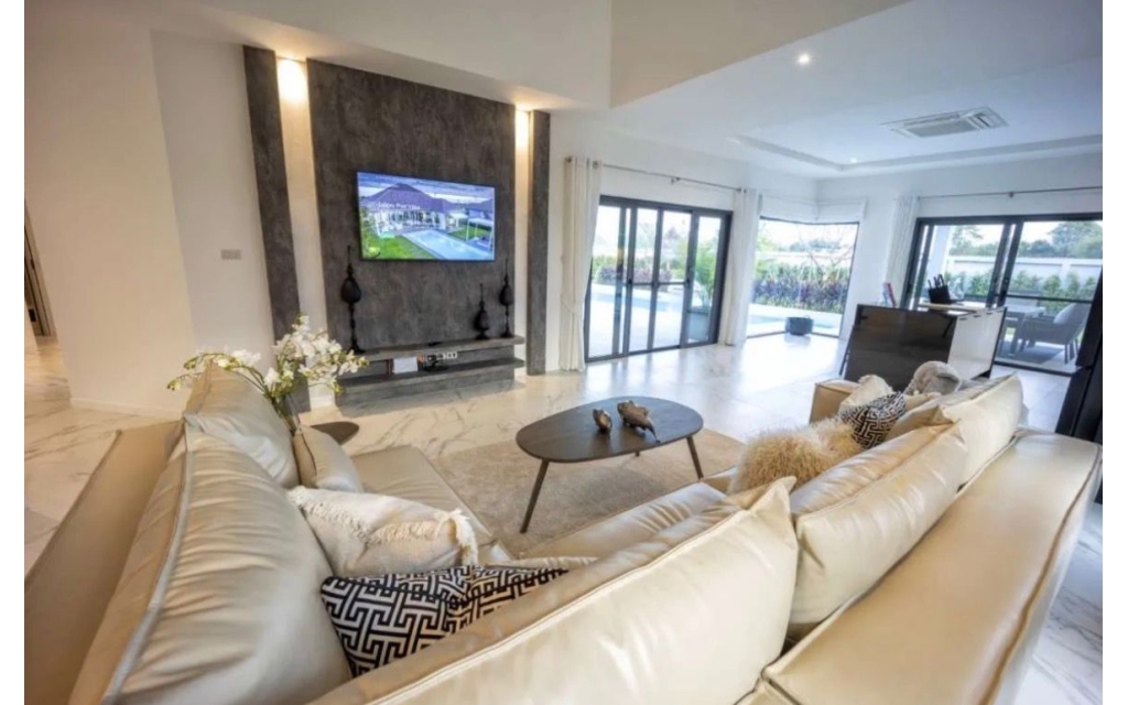 House - pool -