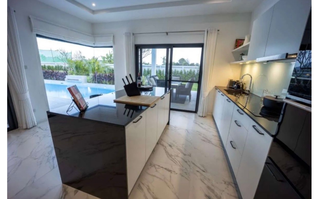 House - pool -
