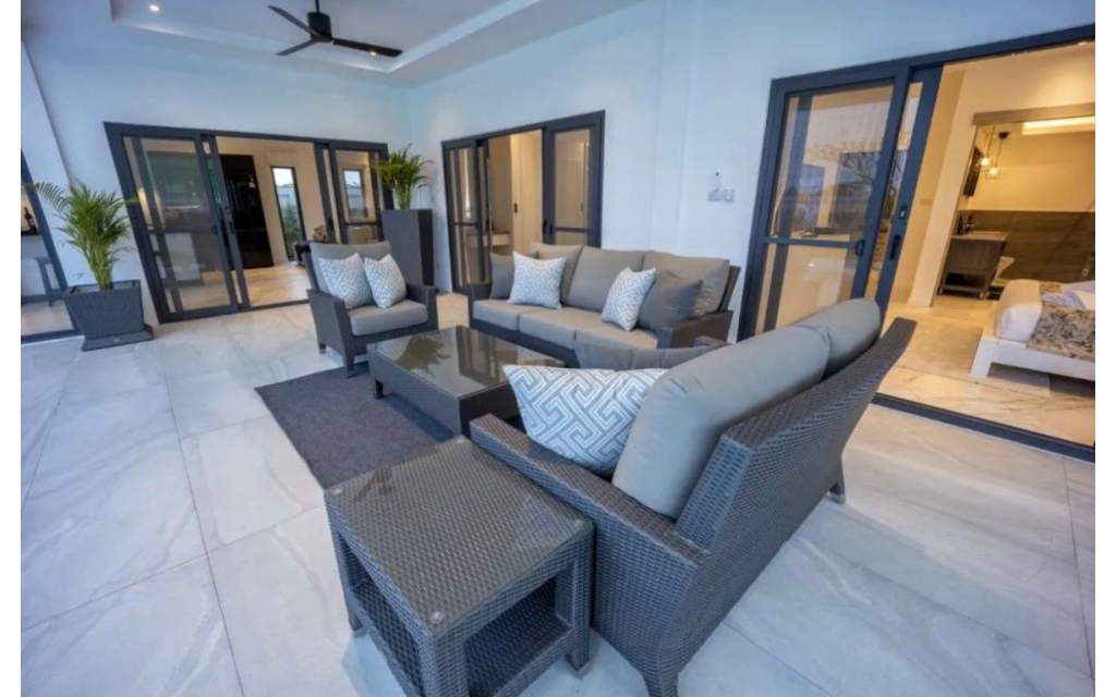 House - pool -