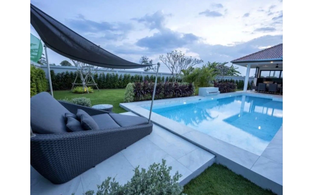 House - pool -