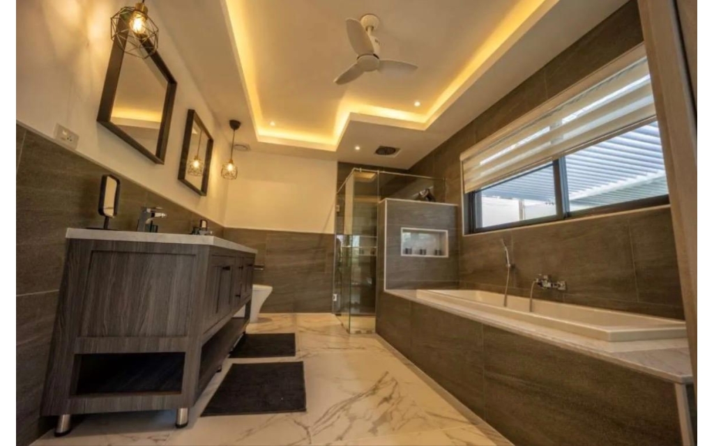House - pool -