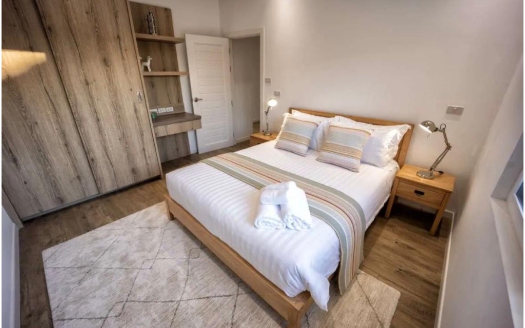 Villa avec piscine et meubles complets