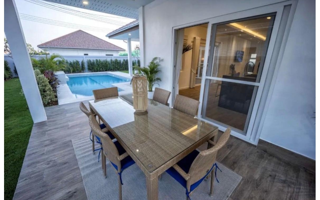 Pool villa with full furnishings