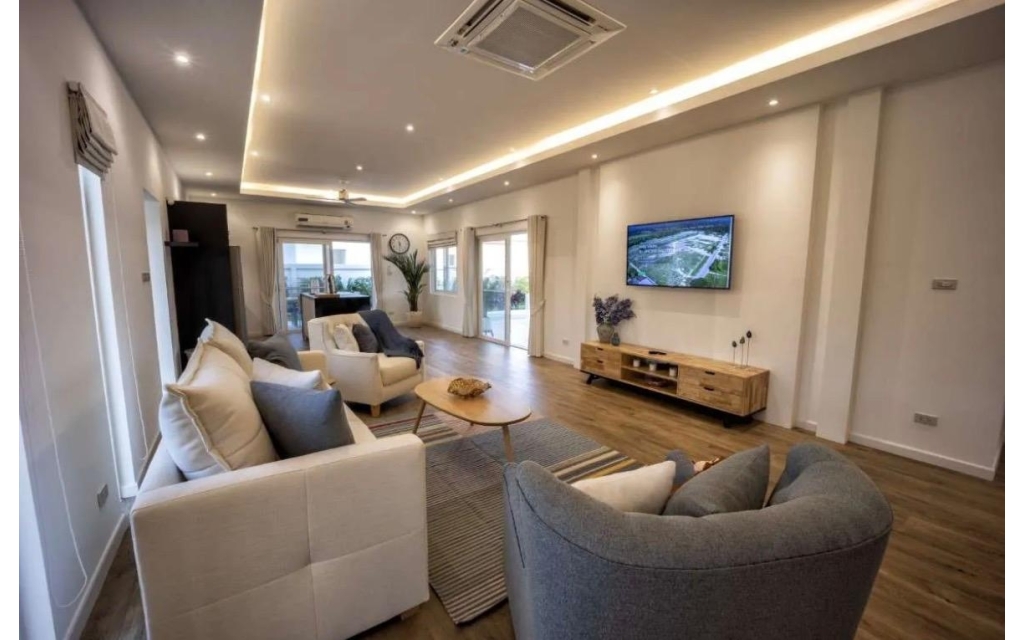 Pool villa with full furnishings