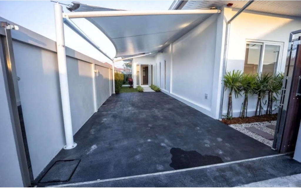 Villa avec piscine et meubles complets