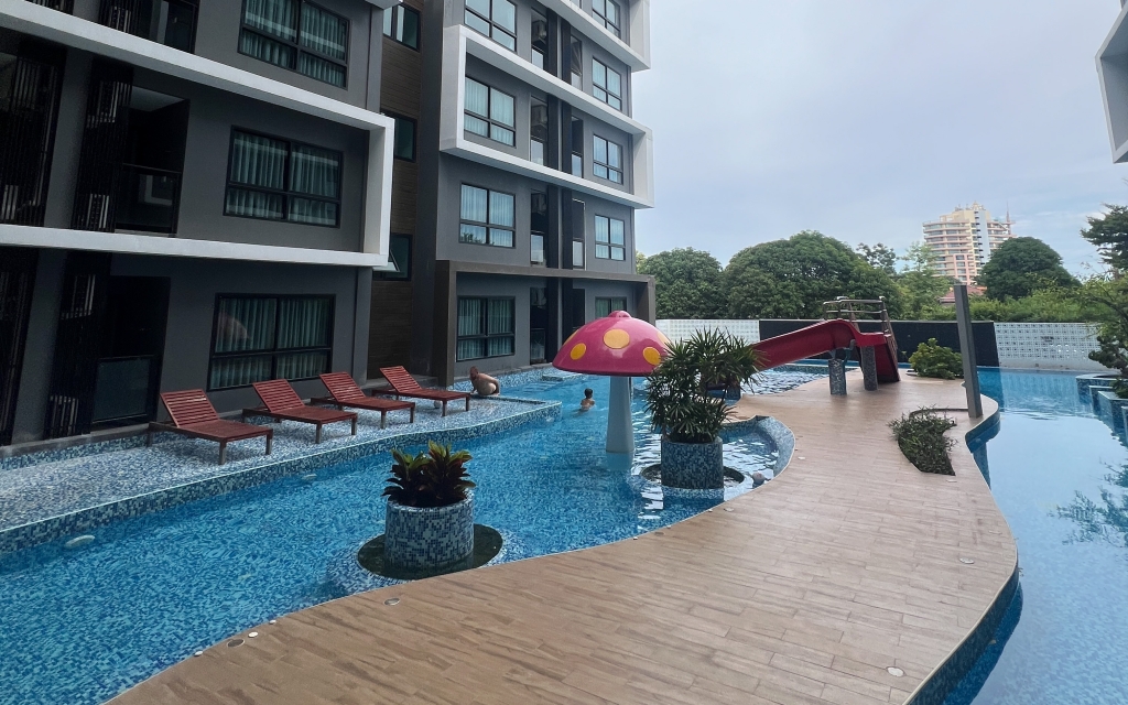 condominium au a cote la plage