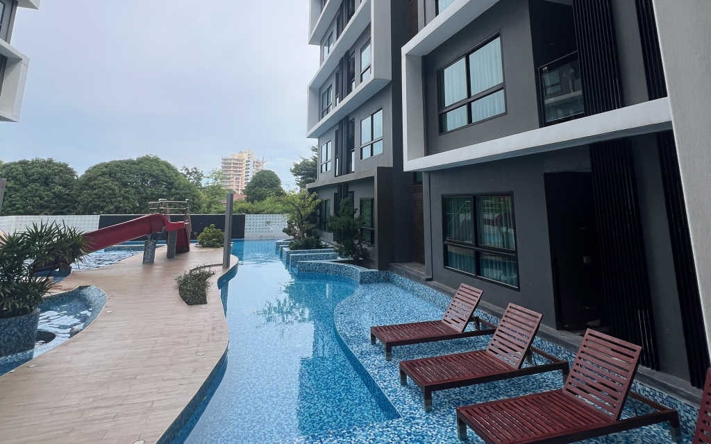 condominium au a cote la plage