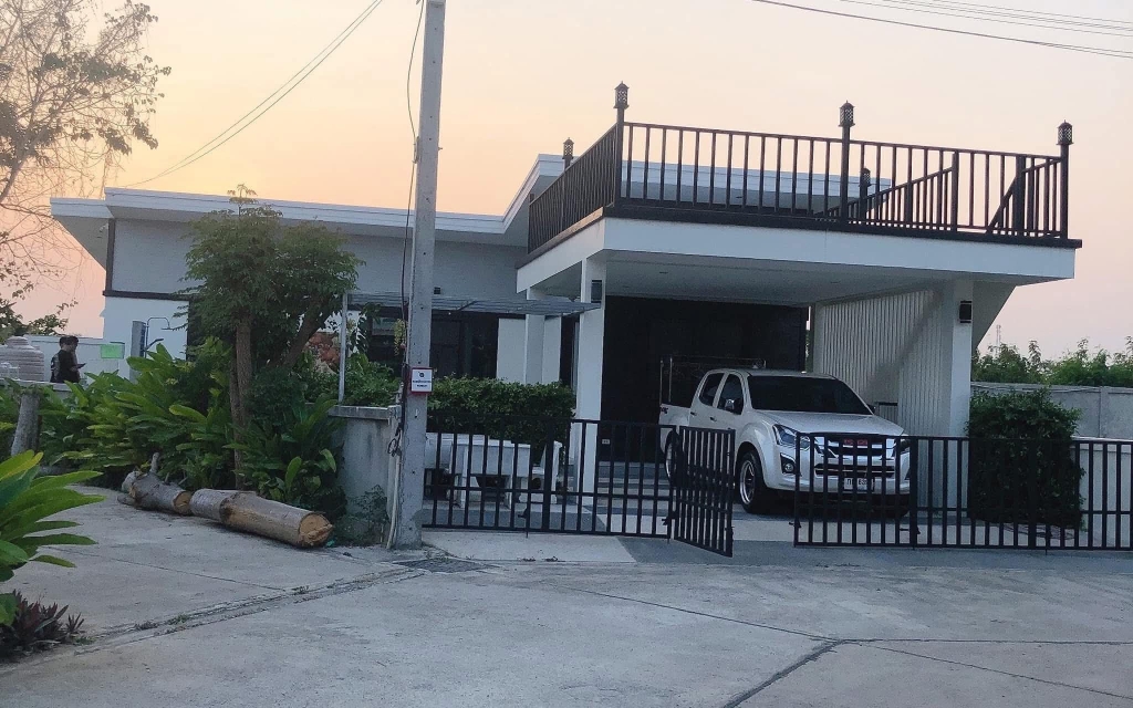 Great deal 2.2 millions bath - pool - 3 bedrooms