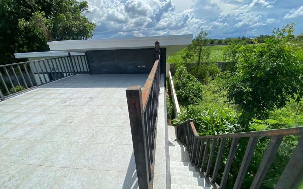 Great deal 2.2 millions bath - pool - 3 bedrooms