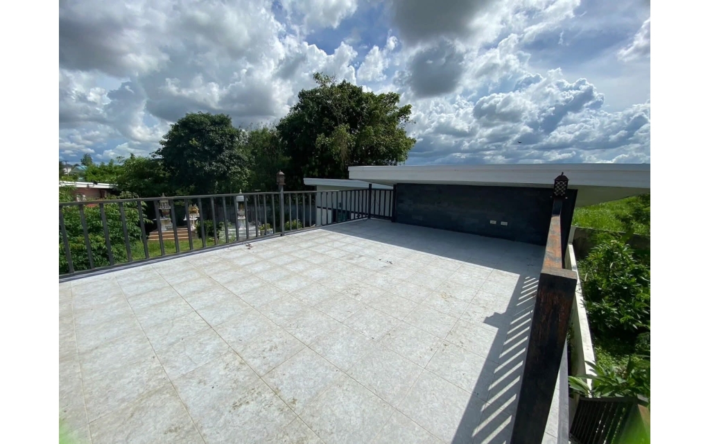 A saisir 2.2 millions de bath - Villa - piscine - 3 chambres- 2