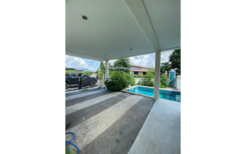 Great deal 2.2 millions bath - pool - 3 bedrooms